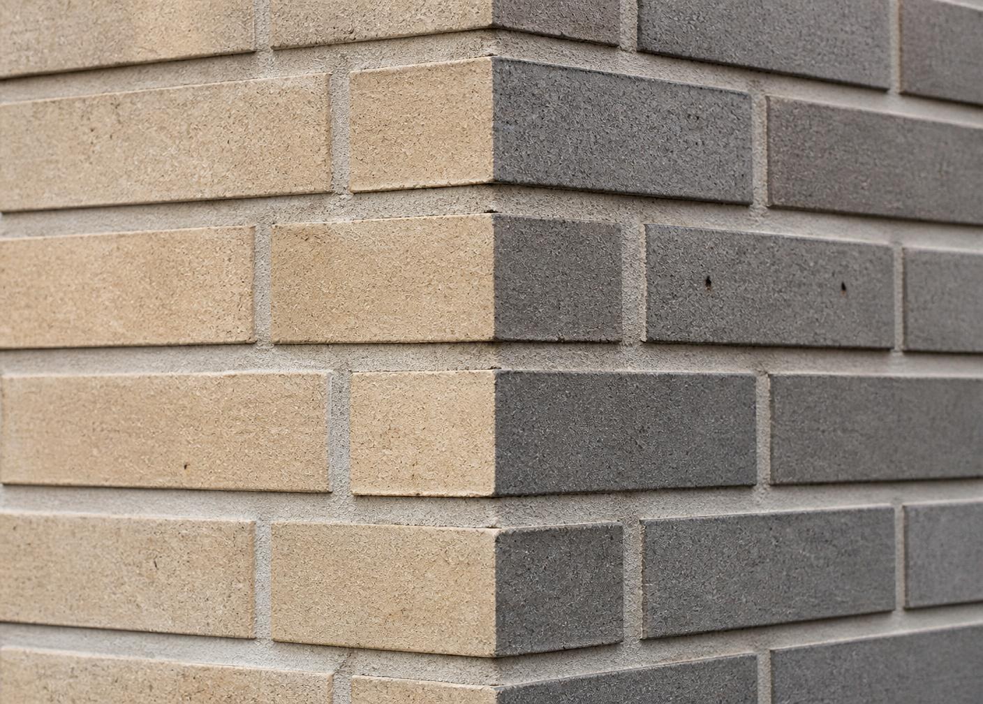 Detail přesně vyzděného zdiva s pravidelnými spárami